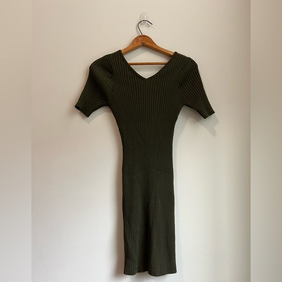 Lulu’s Bodycon Dress - Picture 2 of 4